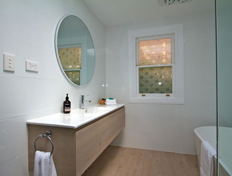 Strahan House - Accommodation Broome 3