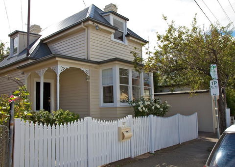 Strahan House - Accommodation Broome 1