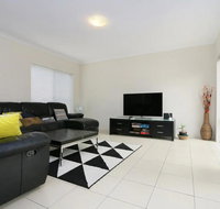 Stunning Home Near Scarborough Beach Sleeps 11 - Accommodation Broome