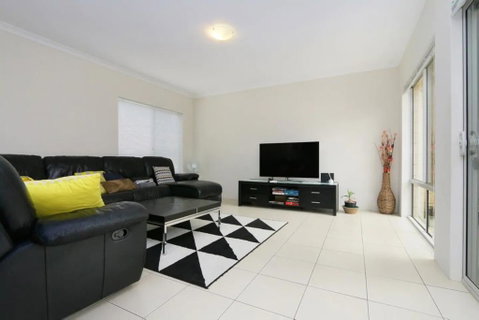 Stunning Home Near Scarborough Beach Sleeps 11 - Accommodation Broome 0