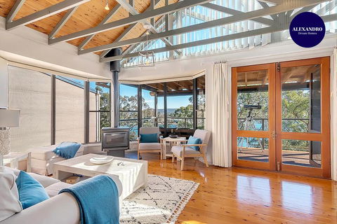 STUNNING WATERFRONT ESCAPE AT DALEYS POINT - Accommodation Broome 0