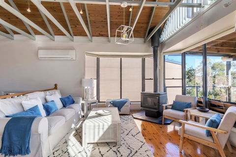 STUNNING WATERFRONT ESCAPE AT DALEYS POINT - Accommodation Broome 2