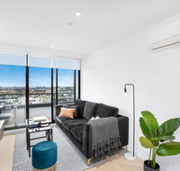 Stylish One-Bed Apartment With Balcony and Parking - Accommodation Broome