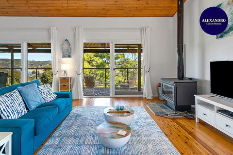 Stylish Renovated Home - Ocean Views - Fireplace - Accommodation Broome 0