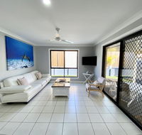 STYLISH RESIDENCE LARGE PRIVATE YARD - CLOSE TO DREAMWORLD - Accommodation Broome