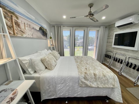 STYLISH UNIT - CLOSE TO DREAMWORLD - Accommodation Broome 0