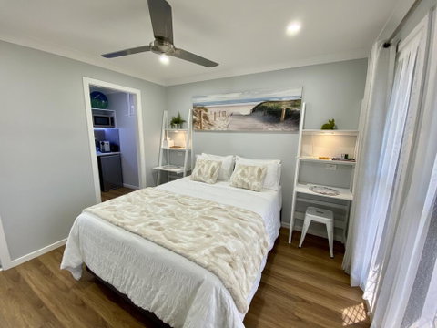 STYLISH UNIT - CLOSE TO DREAMWORLD - Accommodation Broome 1