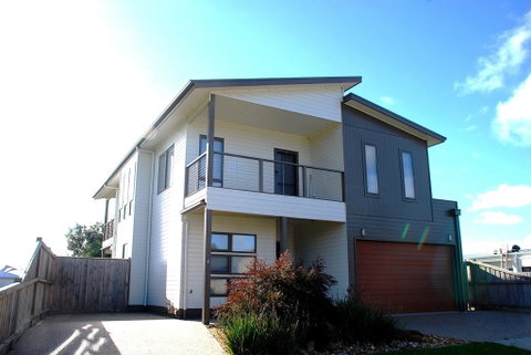 SURFSIDE LAKEVIEWS - FREE WIFI - Accommodation Broome 1