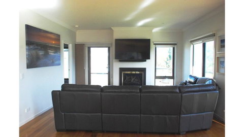 SURFSIDE LAKEVIEWS - FREE WIFI - Accommodation Broome 0