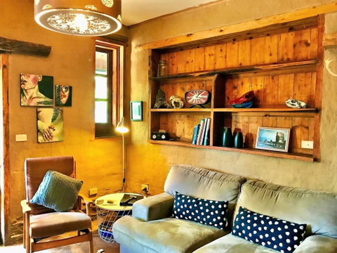 Sutton Spring Art Retreats - Accommodation Broome 3