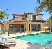Tarcoola 41 - 5 BDRM Canal Home with Pool - Accommodation Broome