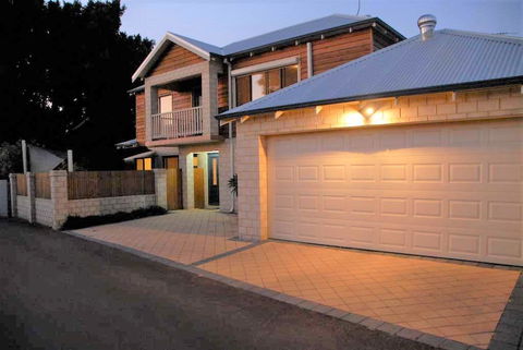 Terrific Townhouse - Accommodation Broome 1