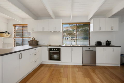 THE ASHMAN HOUSE - Modern And Close To Town - Accommodation Broome 2