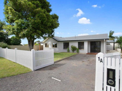 THE ASHMAN HOUSE - Modern And Close To Town - Accommodation Broome 0