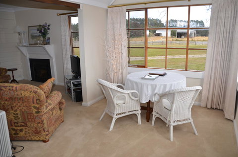 Buttons Cottage For Canyon & Rain Forest Walks With In House Dining - Accommodation Broome 12