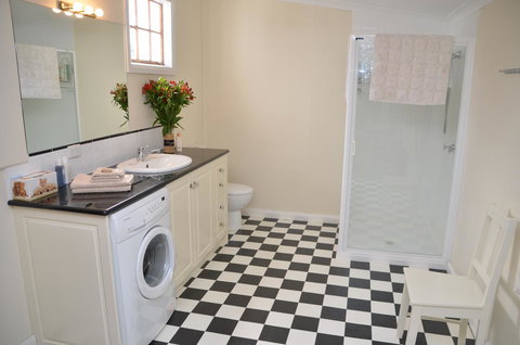 Buttons Cottage For Canyon & Rain Forest Walks With In House Dining - Accommodation Broome 23