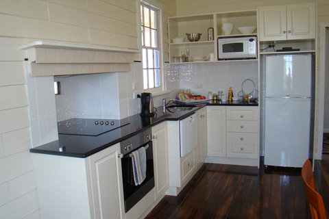 Buttons Cottage For Canyon & Rain Forest Walks With In House Dining - Accommodation Broome 26