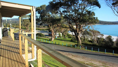 KINGFISHER COTTAGE Beachfront At The Binalong Bay - Accommodation Broome 8