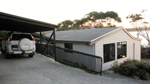 KINGFISHER COTTAGE Beachfront At The Binalong Bay - Accommodation Broome 21