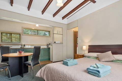 Green Views - Accommodation Broome 7