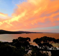 DOLPHIN LOOKOUT COTTAGE - amazing views of the Bay of Fires - Accommodation Broome