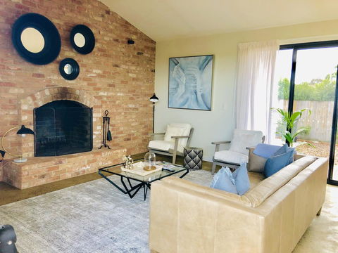 EMBRACING EVANDALE - Hosted By L'Abode Accommodation - Accommodation Broome 5