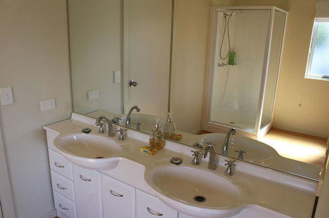 Villa 2 Bay Of Fires - Accommodation Broome 6