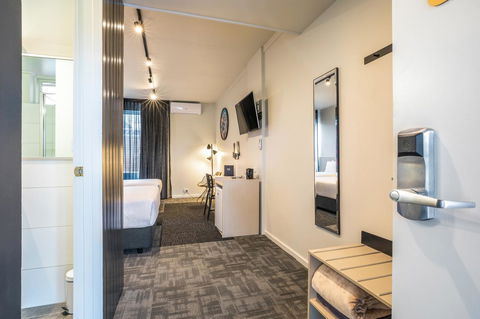 Nightcap At Keysborough Hotel - Accommodation Broome 1