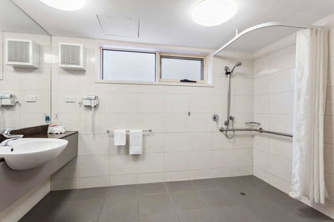 Quality Hotel Bayside Geelong - Accommodation Broome 13