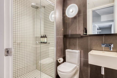 Cosmo Central Hotel Apartment - Accommodation Broome 32