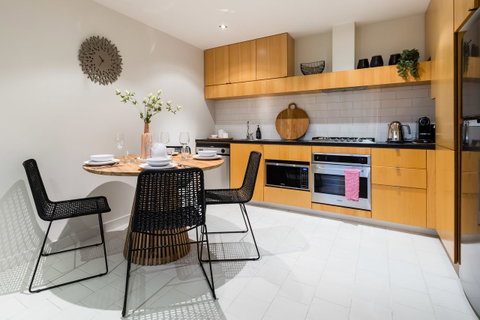Auguste, Melbourne CBD Private Accommodation With Parking - Accommodation Broome 9