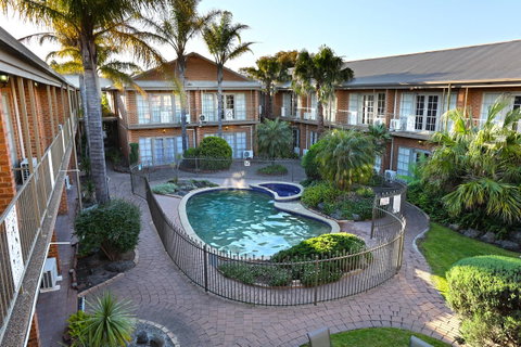 Quality Hotel Melbourne Airport - Accommodation Broome 1