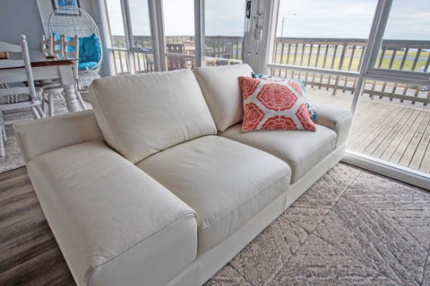 Stunning Waterfront Only 10 Minutes To Phillip Island - FREE EV UNIT 7kW For Electric Cars - Pet Friendly, Fireplace FREE WIFI Wine & Chocolates - Accommodation Broome 14