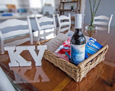 Stunning Waterfront Only 10 Minutes To Phillip Island - FREE EV UNIT 7kW For Electric Cars - Pet Friendly, Fireplace FREE WIFI Wine & Chocolates - Accommodation Broome 3