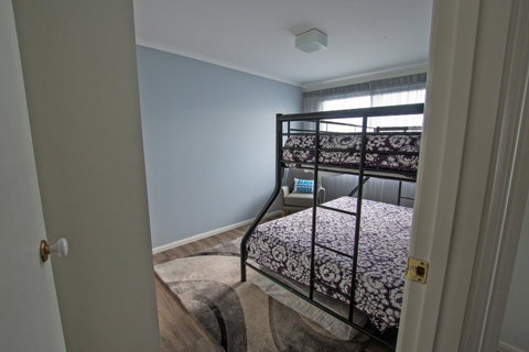Stunning Waterfront Only 10 Minutes To Phillip Island - FREE EV UNIT 7kW For Electric Cars - Pet Friendly, Fireplace FREE WIFI Wine & Chocolates - Accommodation Broome 18