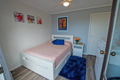 Stunning Waterfront Only 10 Minutes To Phillip Island - FREE EV UNIT 7kW For Electric Cars - Pet Friendly, Fireplace FREE WIFI Wine & Chocolates - Accommodation Broome 19