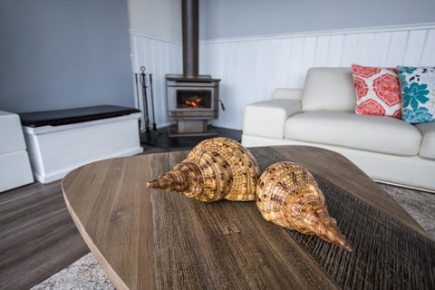 Stunning Waterfront Only 10 Minutes To Phillip Island - FREE EV UNIT 7kW For Electric Cars - Pet Friendly, Fireplace FREE WIFI Wine & Chocolates - Accommodation Broome 15