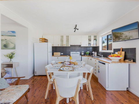 The Chalet At Callala Beach - Beach House Character - Accommodation Broome 1