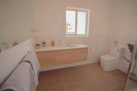 The Farmhouse. - Accommodation Broome 2