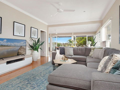 The Old Bottleshop - Waterfront, Pool Table And More - Accommodation Broome 3