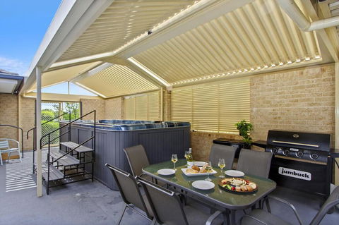 The Orient - Family & Pet Friendly - Huge Spa - Accommodation Broome 0