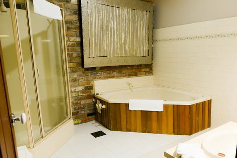 The Royal Daylesford Hotel - Accommodation Broome 2