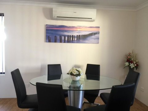The Royal Dolphin Holiday Home - Accommodation Broome 3