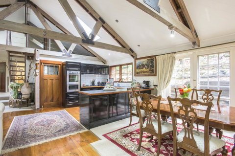 The Stone On The Hill - 3 Bedroom House - Accommodation Broome 2