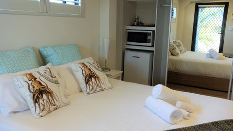 THE TIN SHED Couples Accommodation At Bay Of Fires - Accommodation Broome 3