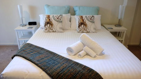 THE TIN SHED Couples Accommodation At Bay Of Fires - Accommodation Broome 0