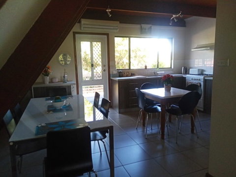 The Treehouse Mandurah - Accommodation Broome 3