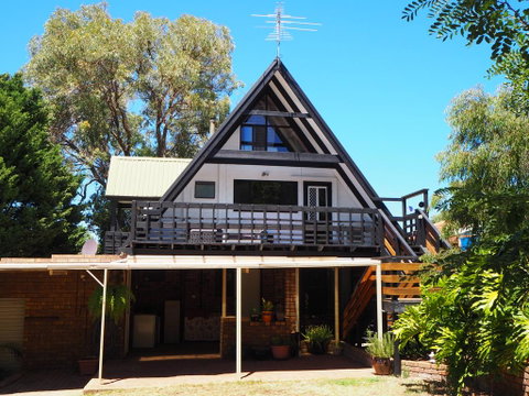 The Treehouse Mandurah - Accommodation Broome 1