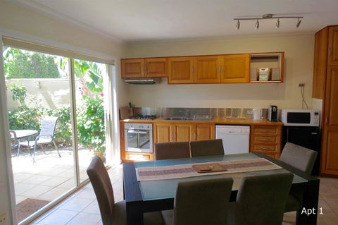 The Wave Oasis SC B&B - Accommodation Broome 1