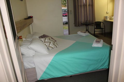 Tocumwal Hotel Motel (The Palms) - Accommodation Broome 0
